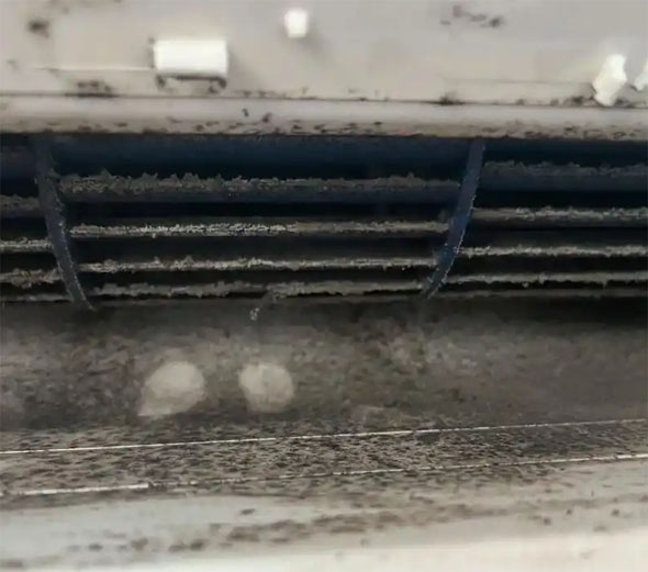 昭通市空调吹的风有股烧焦味是怎么回事